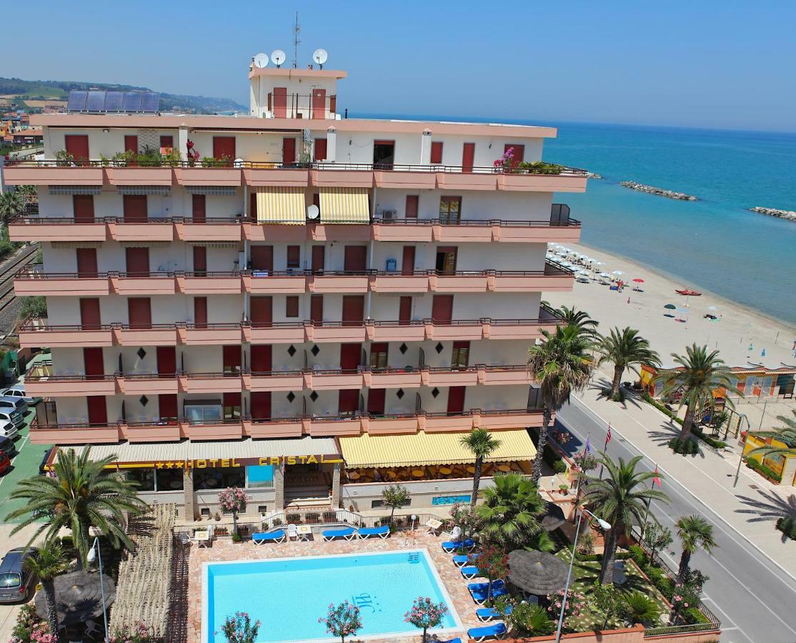 Hotel Cristal Cupra Marittima Kültér fotó